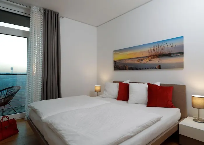 Triiiple Suites Level 21 mit Balkon und Tiefgarage