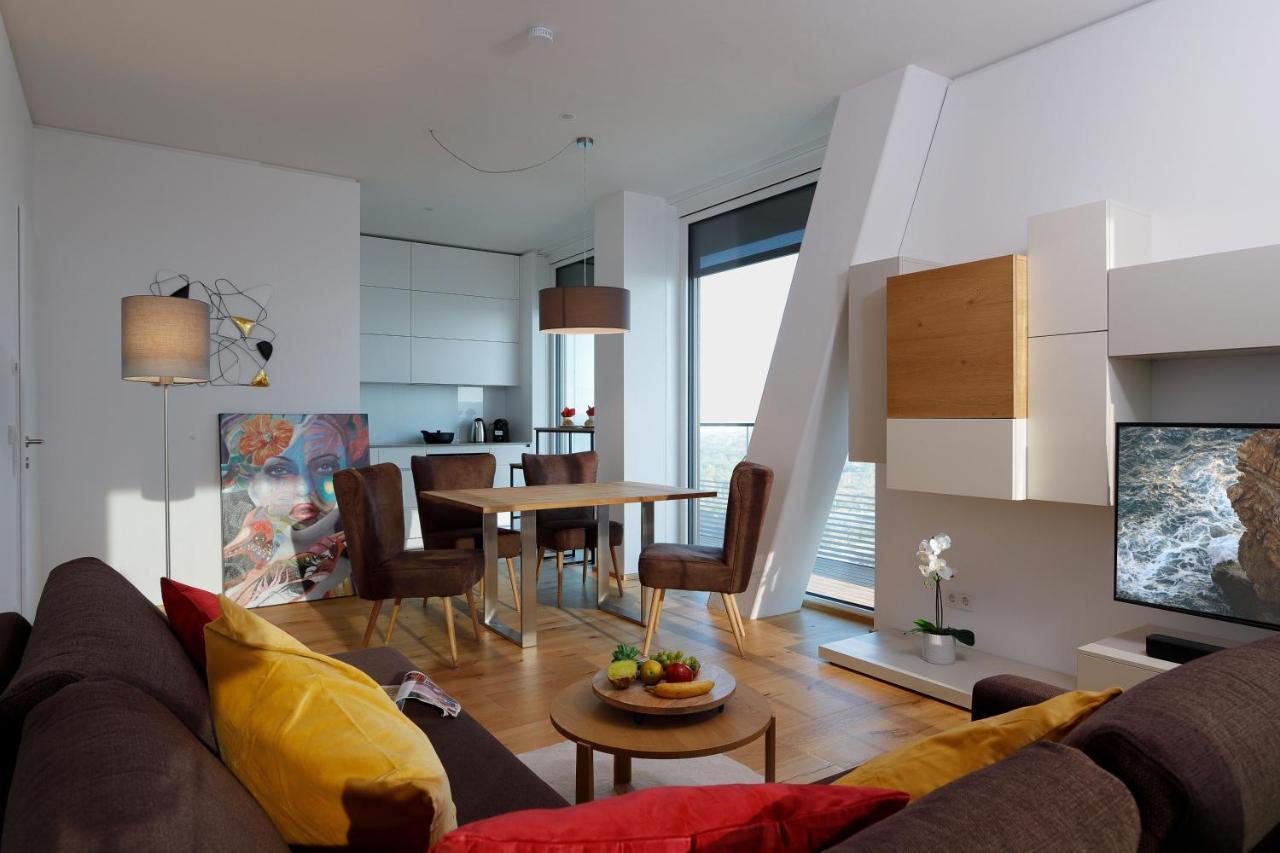 Triiiple Level 21 Mit Balkon Und Tiefgarage Apartment *