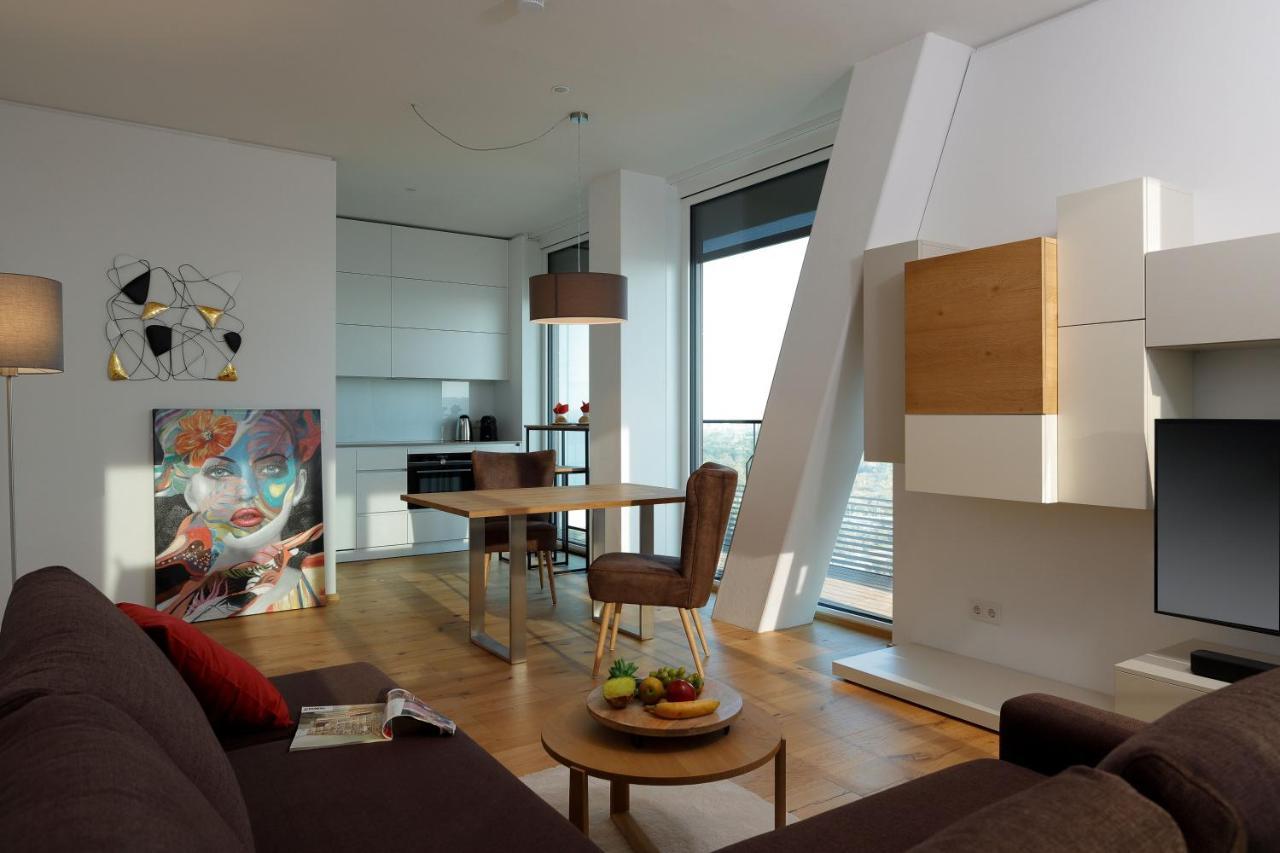 Triiiple Level 21 Mit Balkon Und Tiefgarage Wien